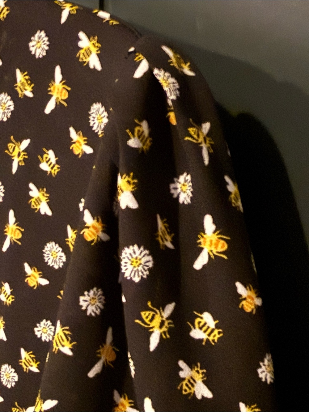 🐝 Ann Taylor Factory Women’s Print Bee  Daisy Black Blouse - Size L Cottagecore - Picture 6 of 10
